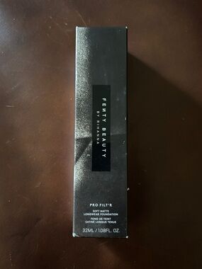 Fenty Beauty Pro Filt'r Soft Matte Foundation shade 100